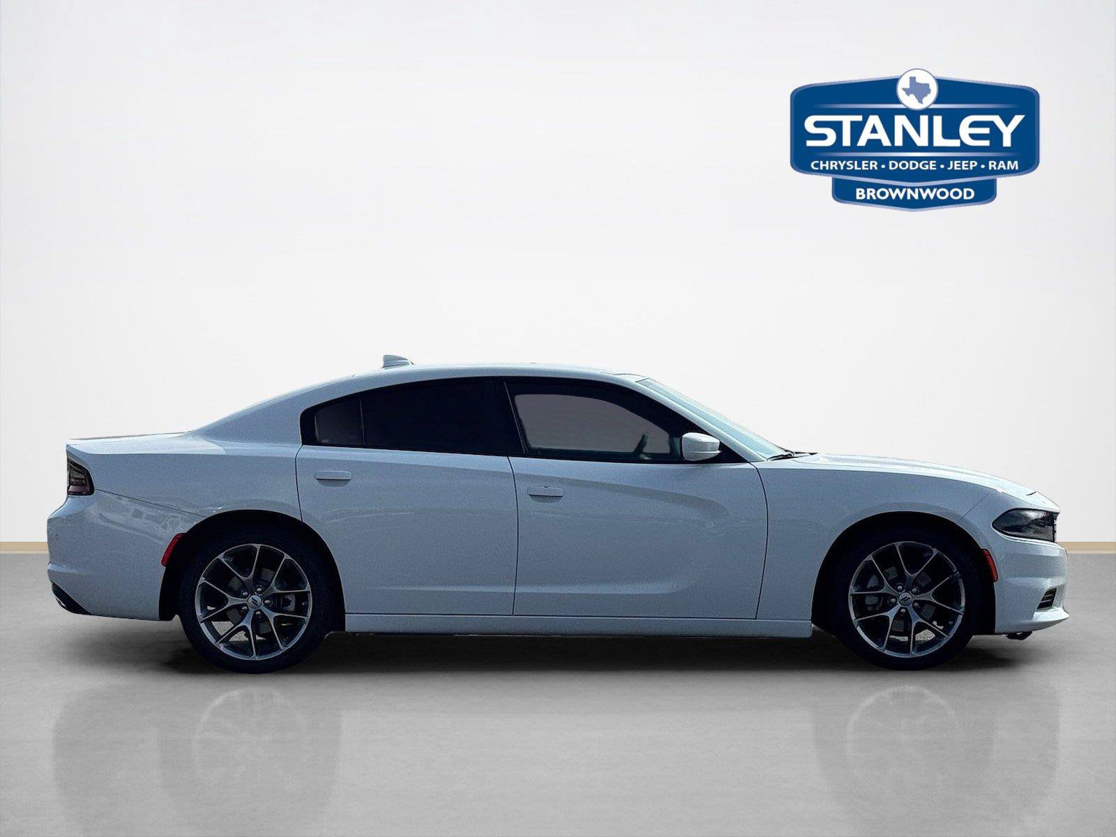 Used 2022 Dodge Charger SXT w/ Plus Group RWD image 9