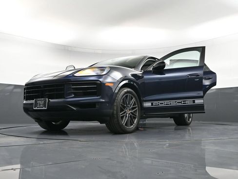 Certified 2024 Porsche Cayenne Coupe image 39