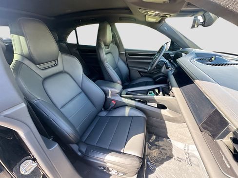 Used 2025 Porsche Macan 4S Electric image 33