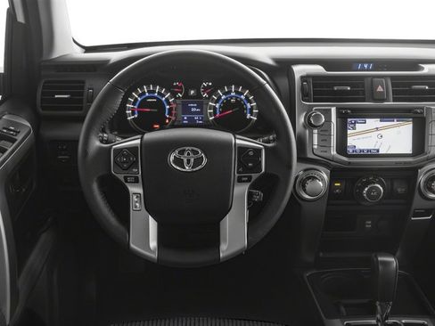 Used 2017 Toyota 4Runner SR5 AWD/4WD image 10