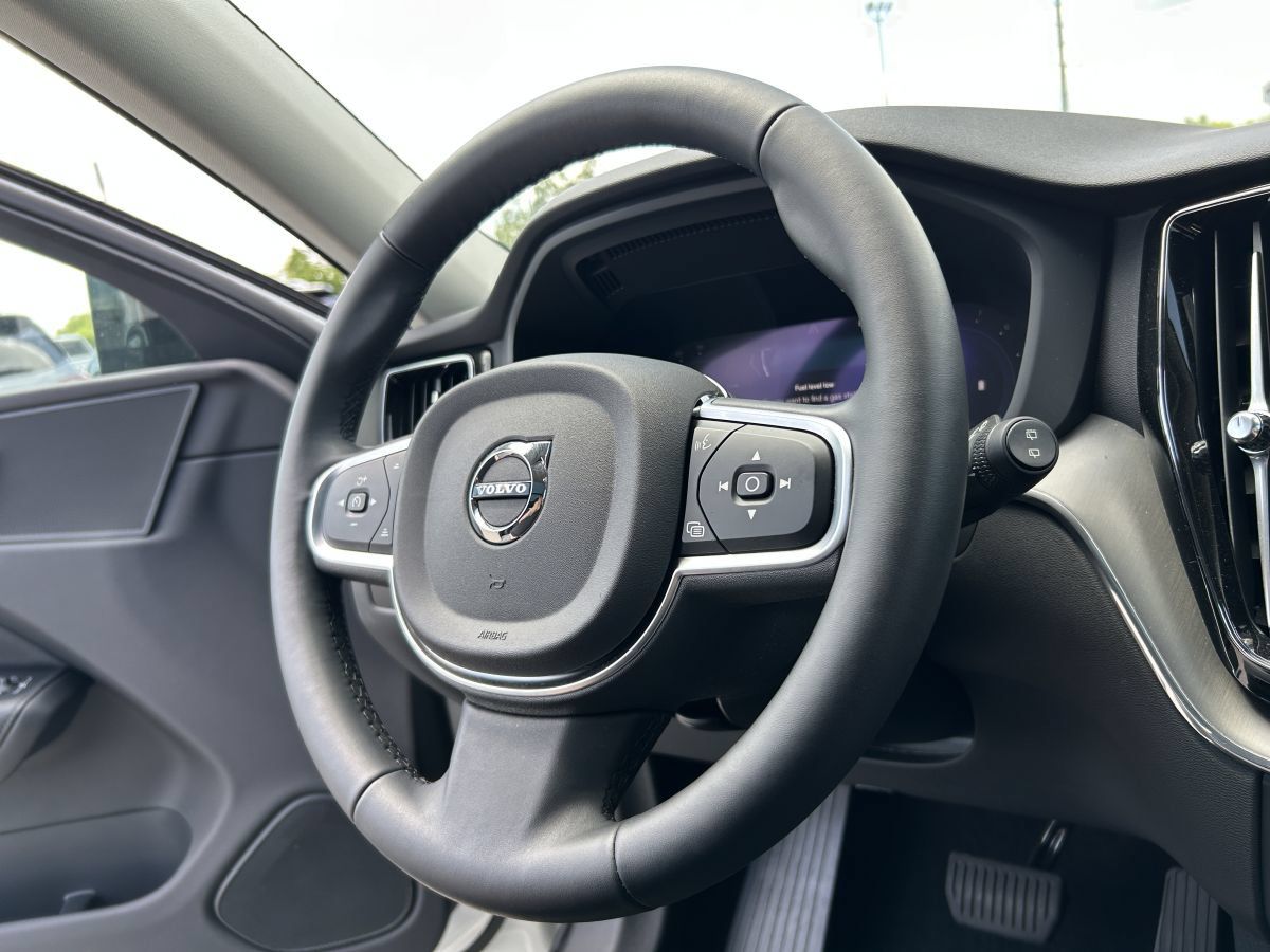 Used 2025 Volvo XC60 B5 Core w/ Protection Package Premier AWD/4WD image 9