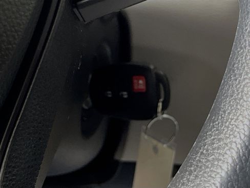 Used 2025 Toyota Corolla Cross L FWD image 23