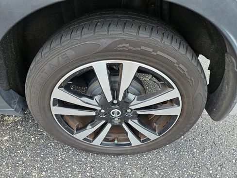 Used 2019 Nissan Kicks SR w/ SR Premium Package FWD image 14