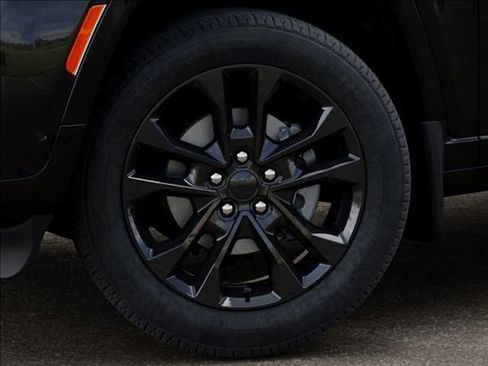 New 2026 Jeep Grand Cherokee L Limited AWD/4WD image 8