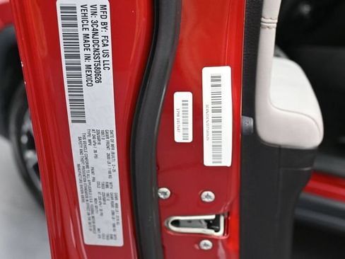 Used 2025 Jeep Compass Limited AWD/4WD image 18