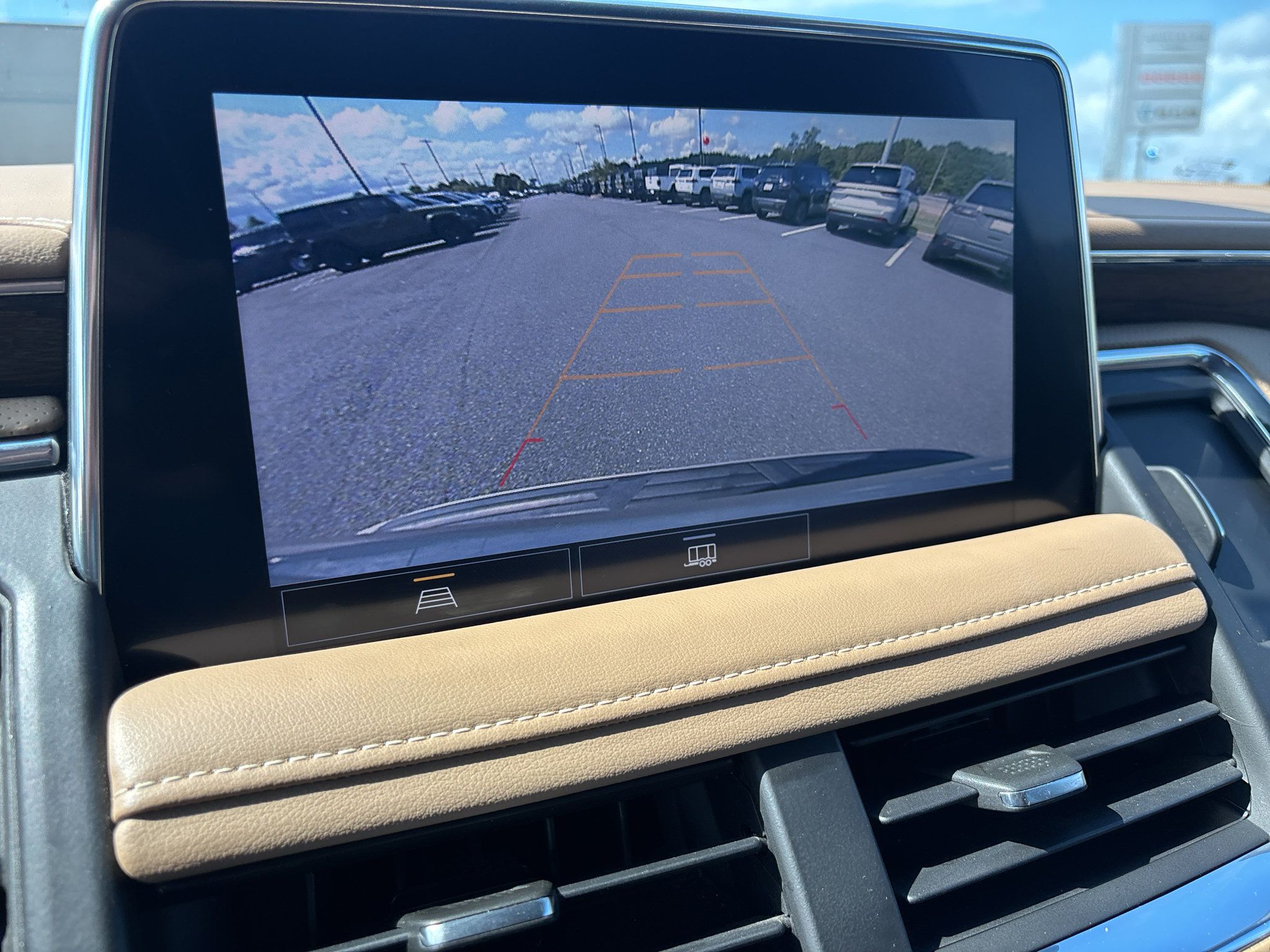 Used 2021 Chevrolet Tahoe Premier RWD image 17