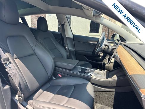 Used 2022 Tesla Model 3 Long Range AWD/4WD image 8