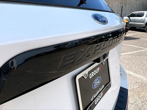 Used 2023 Ford Explorer ST w/ Equipment Group 401A AWD/4WD image 10