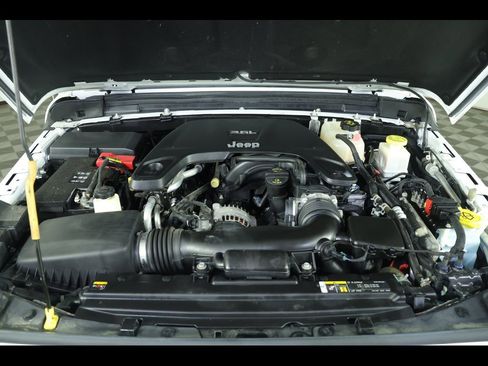 Used 2021 Jeep Gladiator Sport image 15