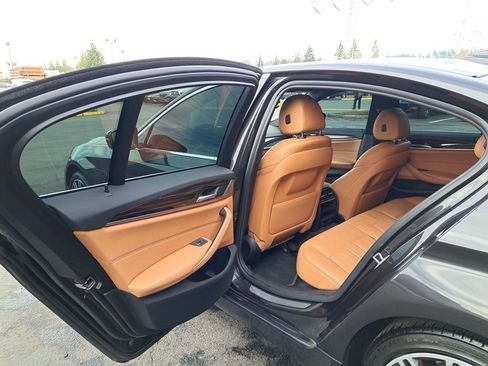 Used 2019 BMW 530e w/ Premium Package image 12