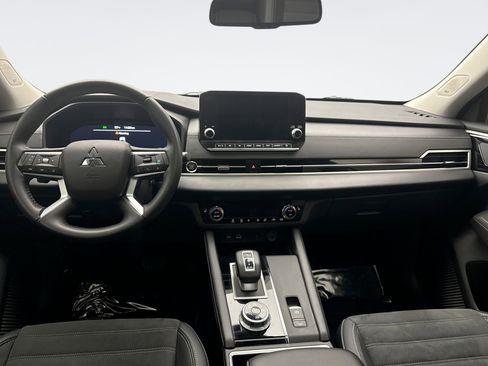 Used 2024 Mitsubishi Outlander SE Black Edition image 14