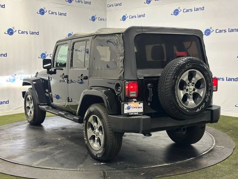 Used 2017 Jeep Wrangler Unlimited Sahara w/ Connectivity Group AWD/4WD image 5