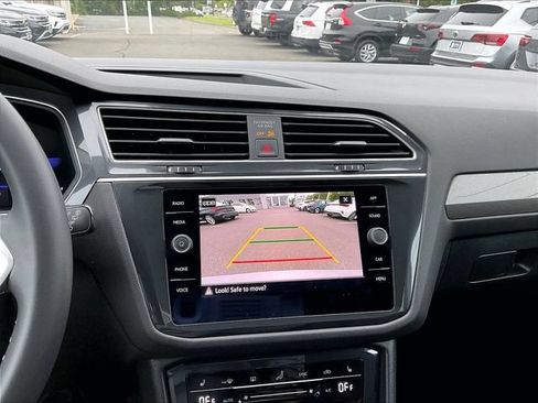 Used 2024 Volkswagen Tiguan SE w/ Panoramic Sunroof Package AWD/4WD image 25