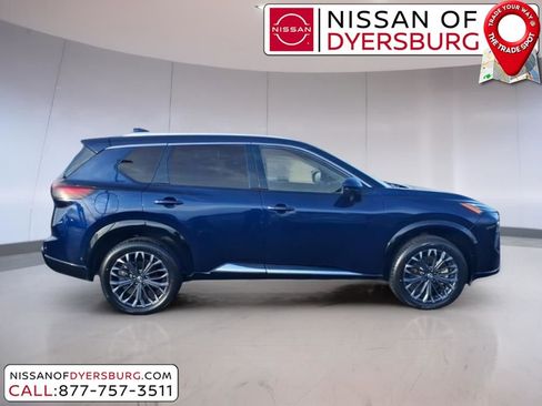 Used 2025 Nissan Rogue Platinum w/ Tech Package image 2