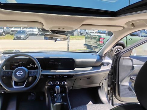 Used 2025 Nissan Kicks SV w/ SV Premium Package FWD image 20