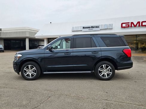 Used 2023 Ford Expedition XLT image 2