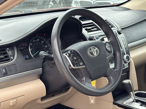 Used 2012 Toyota Camry LE image 8