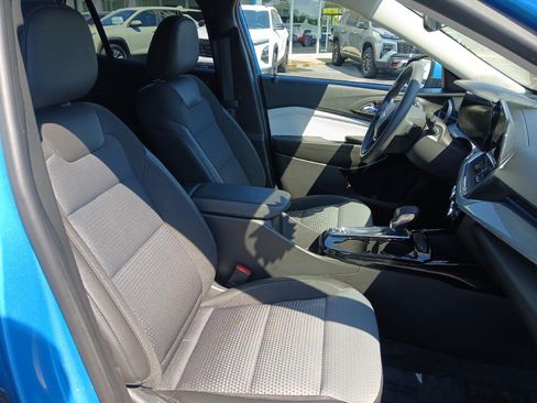 Used 2025 Chevrolet Trax LT FWD image 21