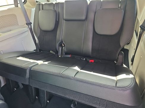 Used 2018 Dodge Grand Caravan SXT w/ Rear Park Assist Package FWD image 19