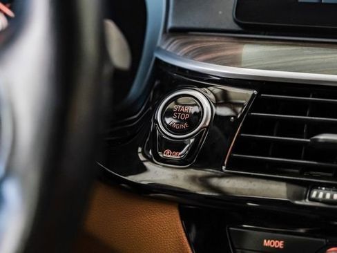 Used 2018 BMW 540i image 22