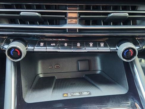 Used 2025 Chevrolet Traverse High Country image 22