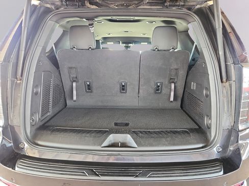 Used 2025 Chevrolet Tahoe LT RWD image 9
