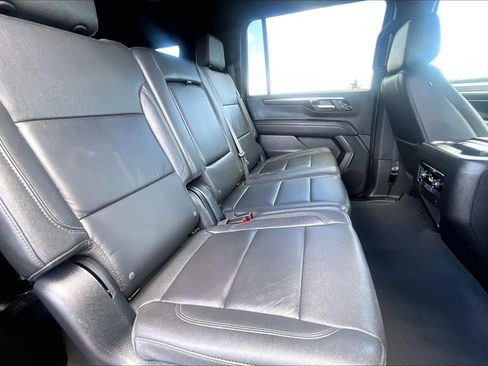 Used 2025 Chevrolet Suburban Z71 AWD/4WD image 22