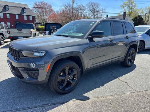 Certified 2024 Jeep Grand Cherokee Altitude AWD/4WD image 7