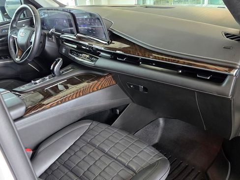 Used 2022 Cadillac Escalade Sport Platinum w/ LPO, ONYX Package AWD/4WD image 22