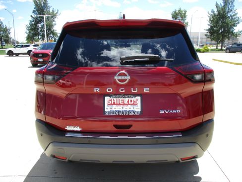 Used 2023 Nissan Rogue SV AWD/4WD image 5
