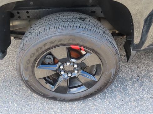 Used 2021 Chevrolet Colorado LT w/ Redline Special Edition AWD/4WD image 17