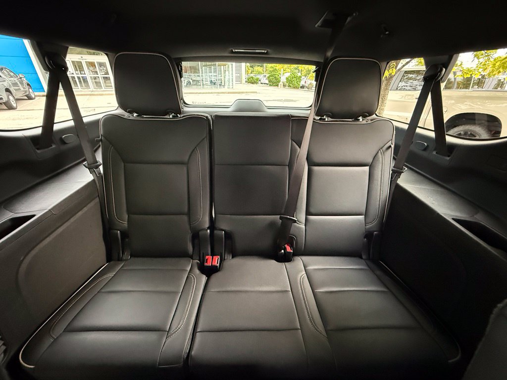 Used 2026 Chevrolet Suburban Premier AWD/4WD image 35