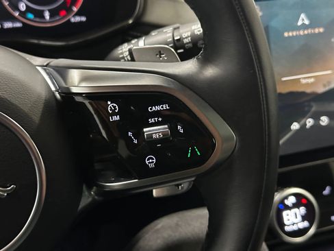 Used 2025 Jaguar F-PACE R-Dynamic S image 31