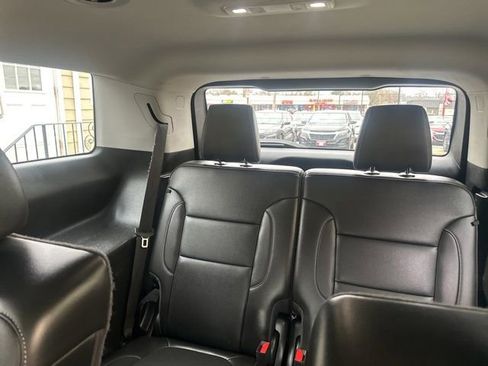 Used 2022 GMC Acadia SLT w/ LPO, Roadside Safety Package image 13