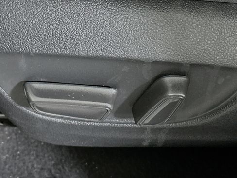 Used 2022 Toyota Highlander L image 13