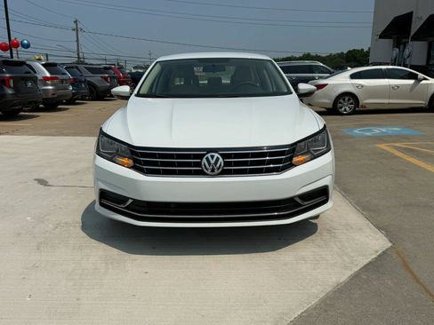 Used 2018 Volkswagen Passat 2.0T S FWD image 4