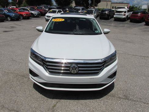 Used 2021 Volkswagen Passat 2.0T SE FWD image 2