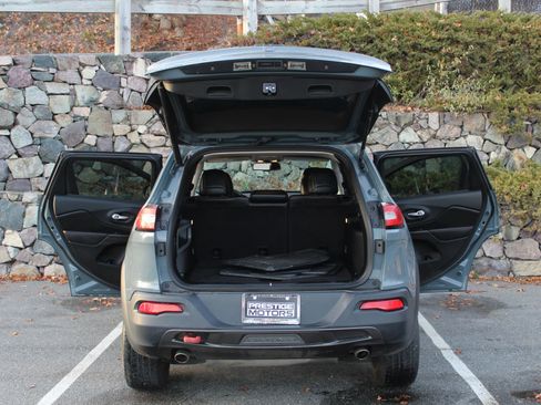 Used 2015 Jeep Cherokee Trailhawk w/ Comfort/Convenience Group image 10