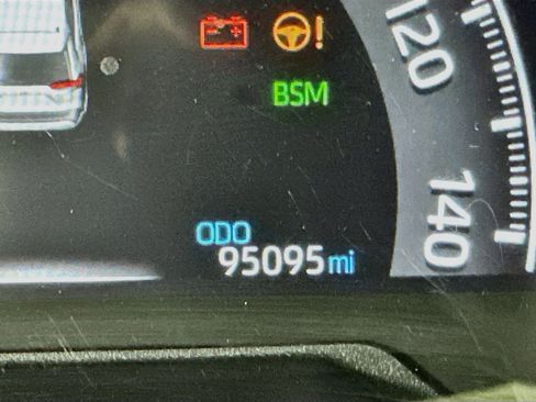 Used 2019 Toyota RAV4 XSE w/ XSE Weather Package AWD/4WD image 19