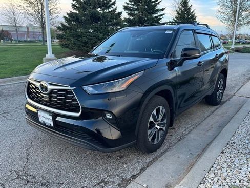 Used 2023 Toyota Highlander XLE AWD/4WD image 37