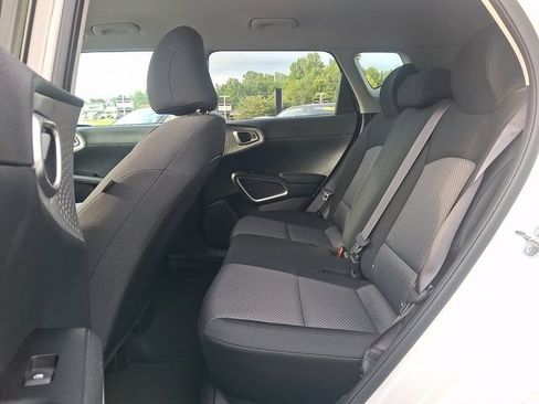 Used 2025 Kia Soul LX w/ LX Technology Package FWD image 10