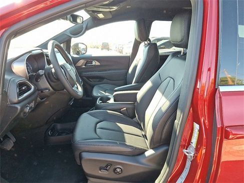 New 2026 Chrysler Pacifica Select image 15