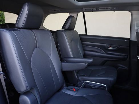 Used 2025 Toyota Grand Highlander AWD image 26