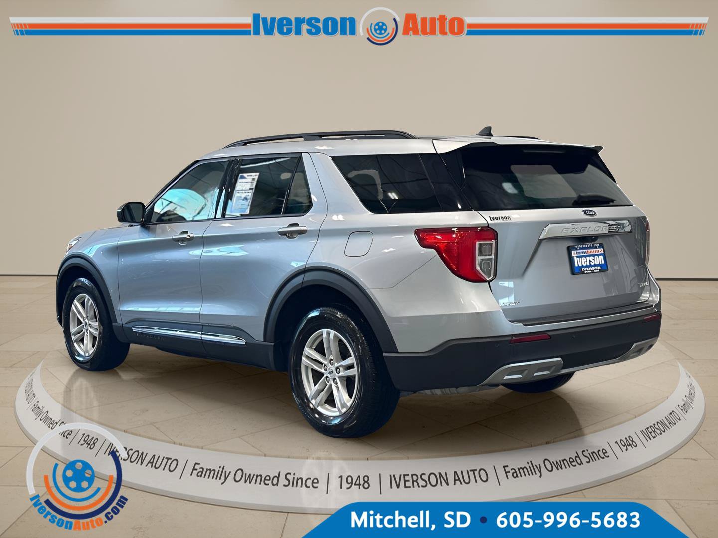 Used 2024 Ford Explorer XLT w/ Equipment Group 202A AWD/4WD image 7