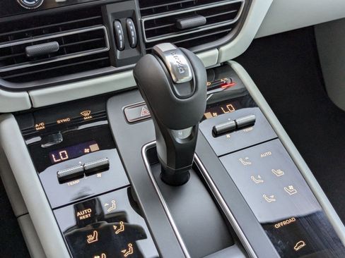 Used 2025 Porsche Macan Turbo image 20