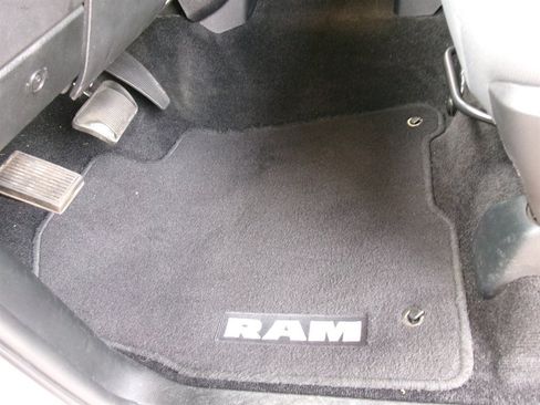 Used 2017 RAM 1500 Express RWD image 14