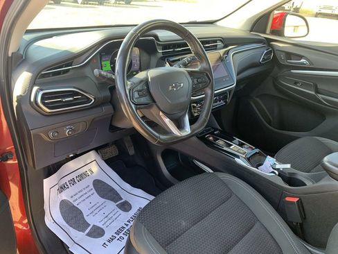 Certified 2022 Chevrolet Bolt EUV LT w/ Comfort Package image 8