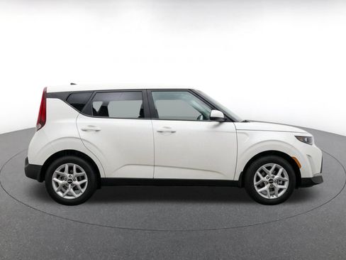 Used 2025 Kia Soul LX w/ LX Technology Package FWD image 8