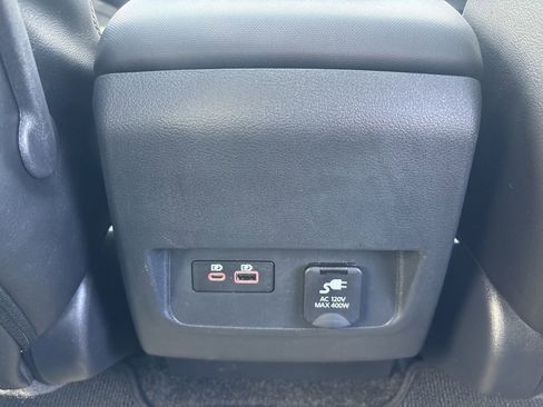 Used 2023 Nissan Frontier SV w/ SV Premium Package image 17