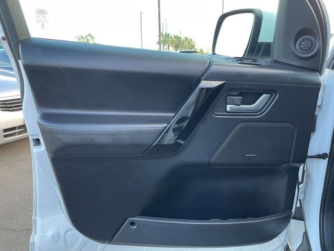 Used 2013 Land Rover LR2 HSE image 10